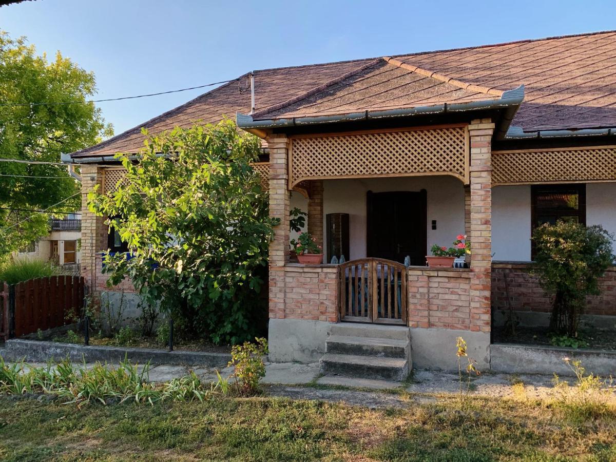 Henrietta Vendégház Domoszlo Exterior foto