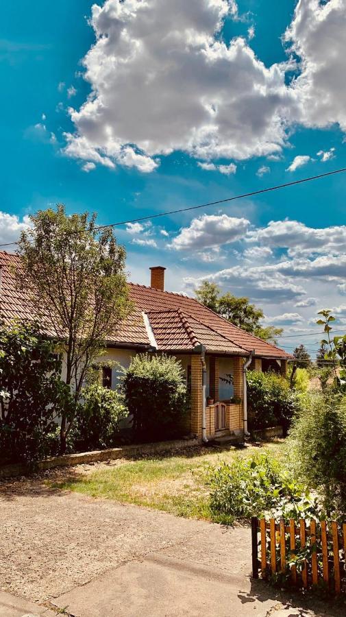Henrietta Vendégház Domoszlo Exterior foto
