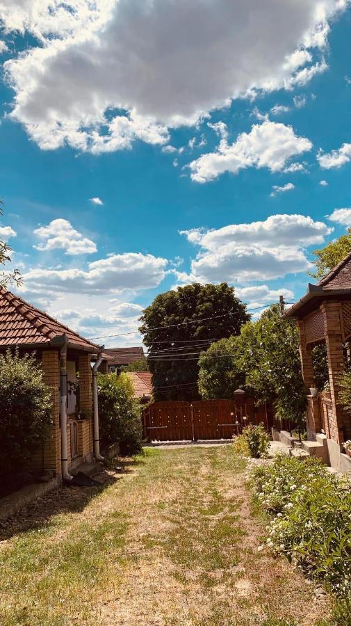 Henrietta Vendégház Domoszlo Exterior foto