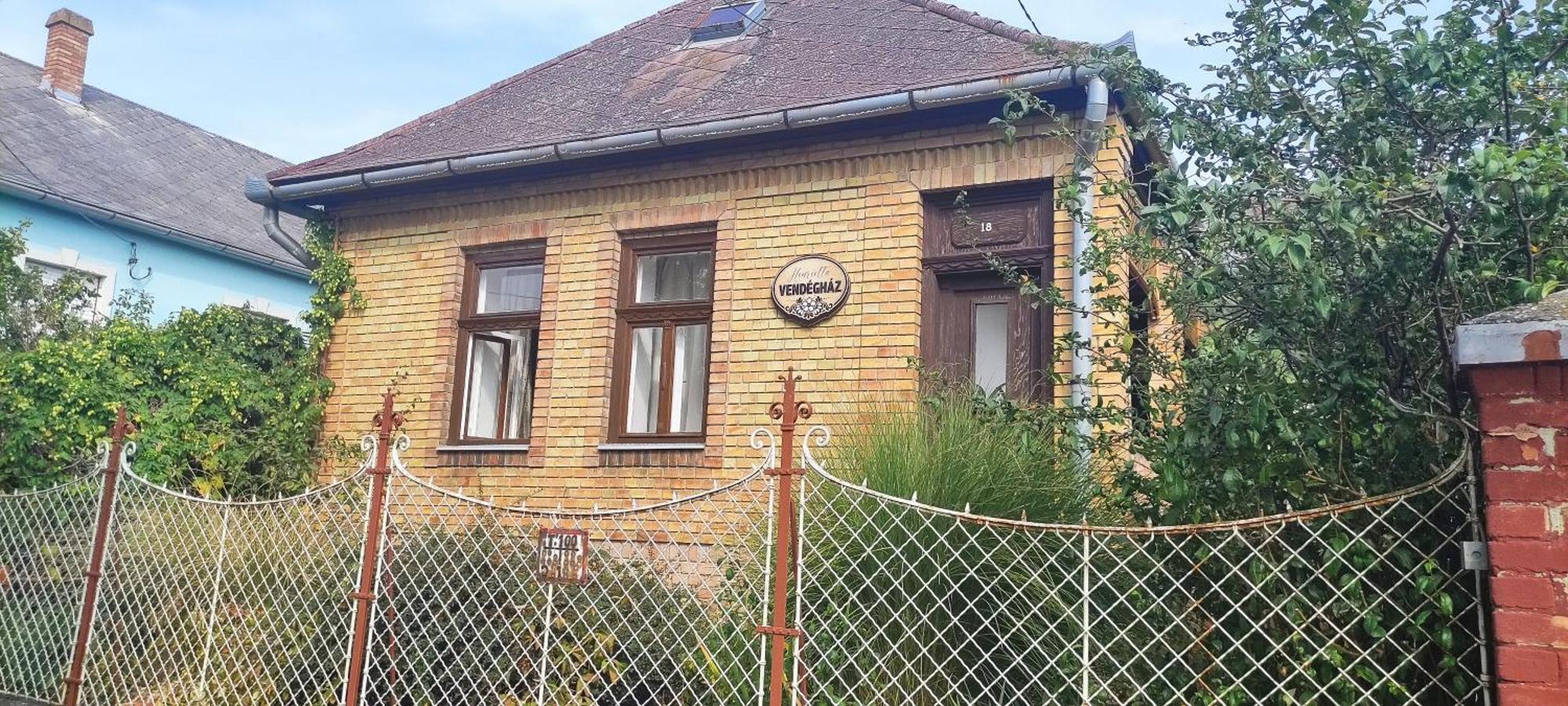 Henrietta Vendégház Domoszlo Exterior foto